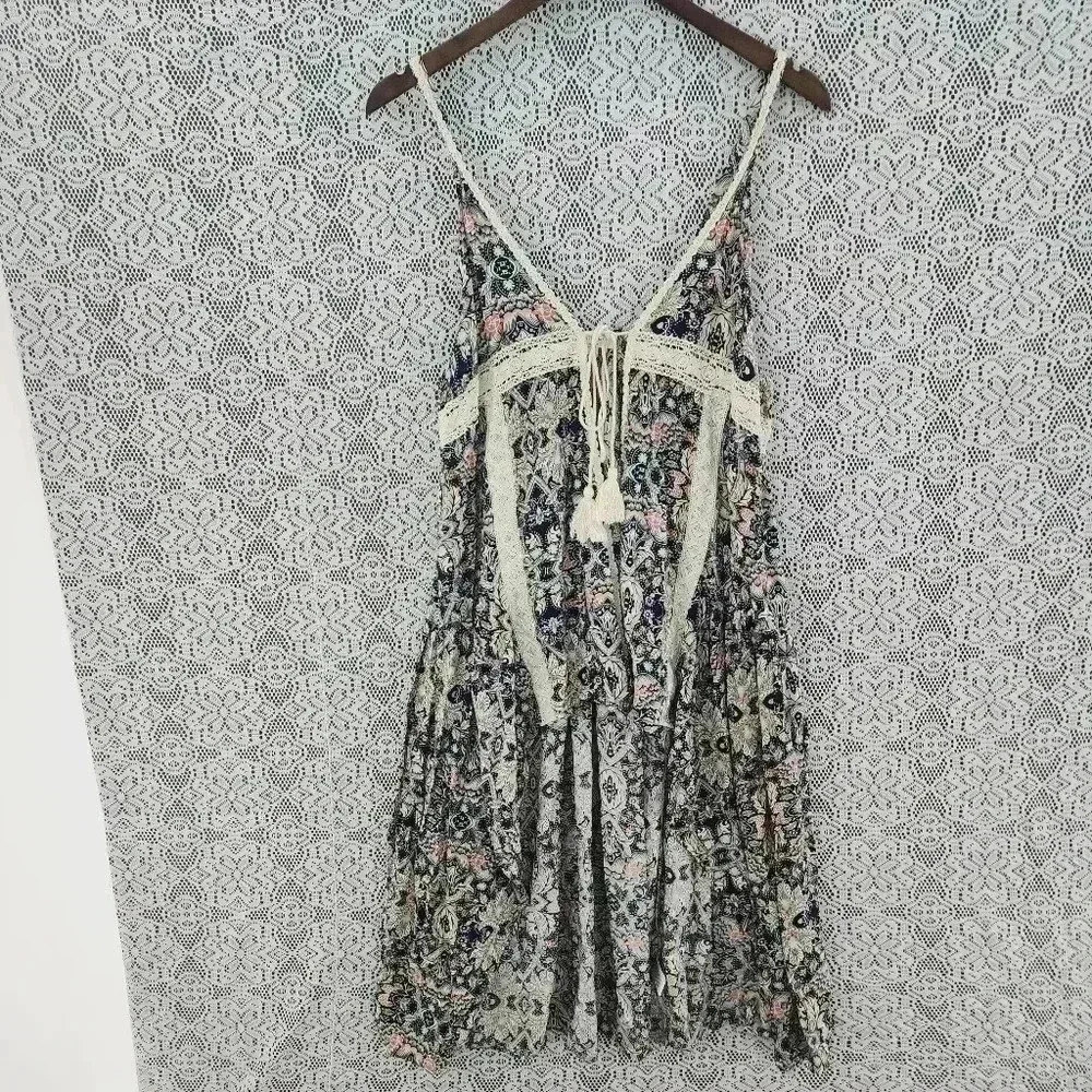 Umgee cotton blend crochet tied front paisley high low tank cover up M